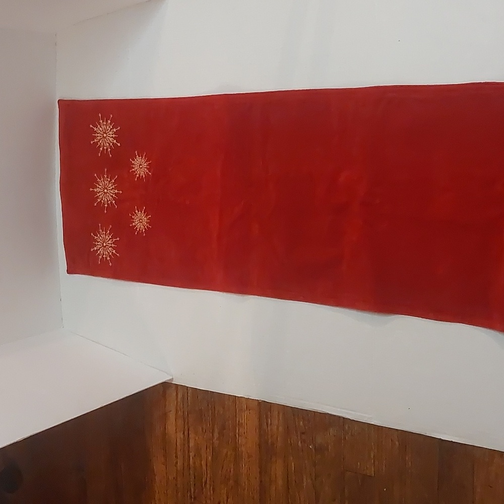 CASABA RED VELVET CHRISTMAS TABLE RUNNER SIZE 66" x 11/3"